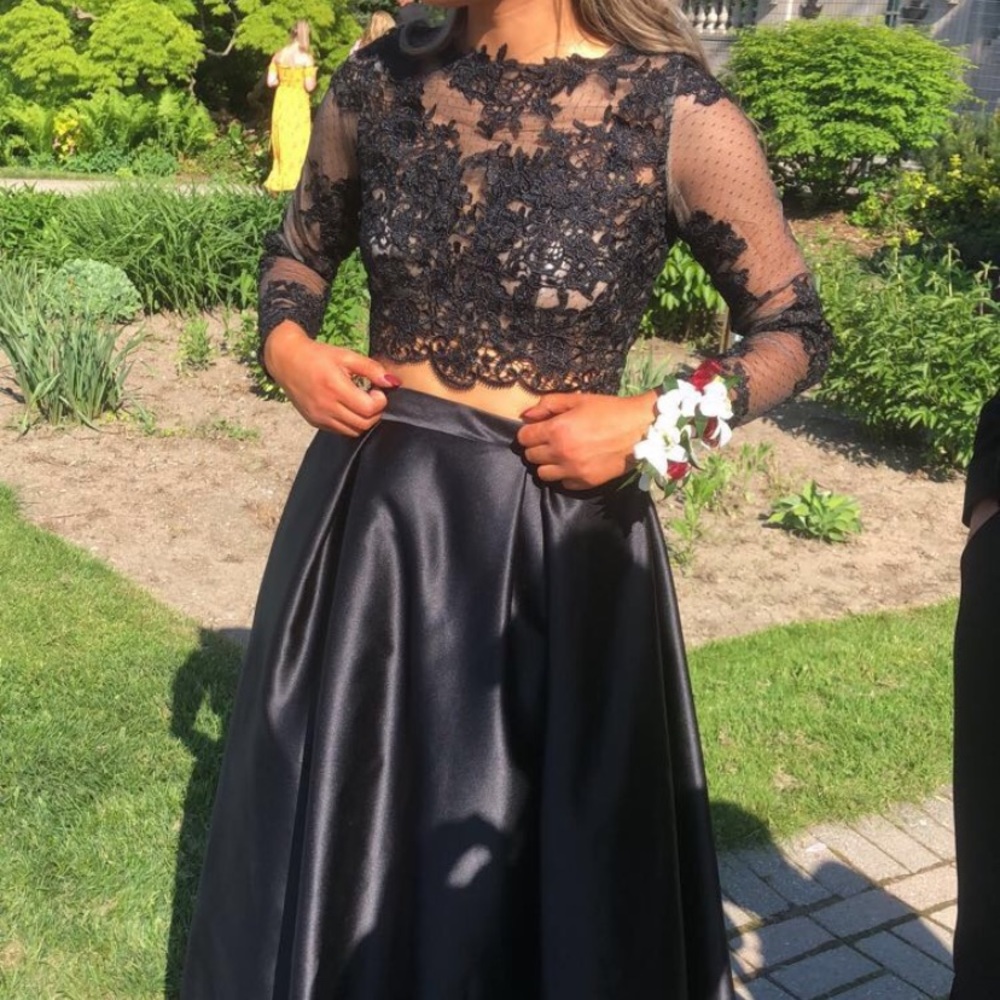 ‼️SOLD‼️ BLACK LACE PROM DRESS